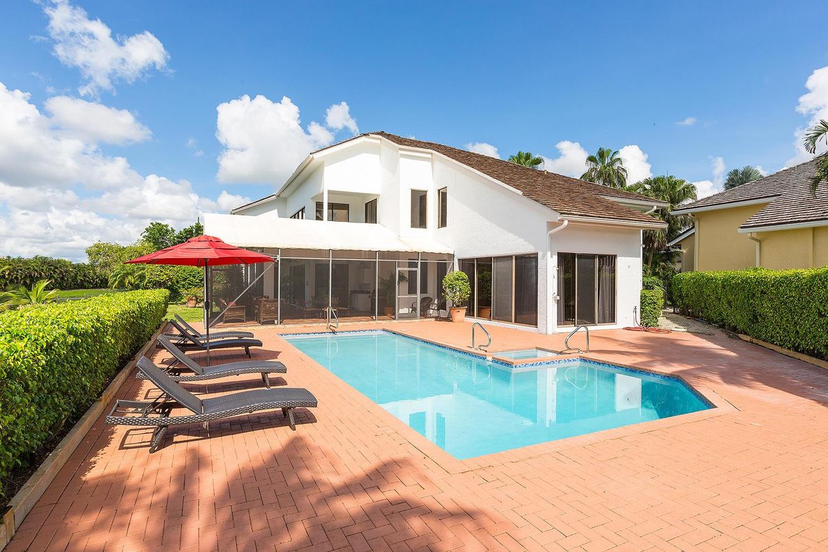 Exterior, Pool