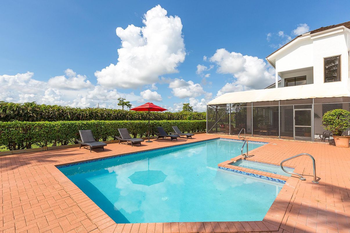 Exterior, Pool