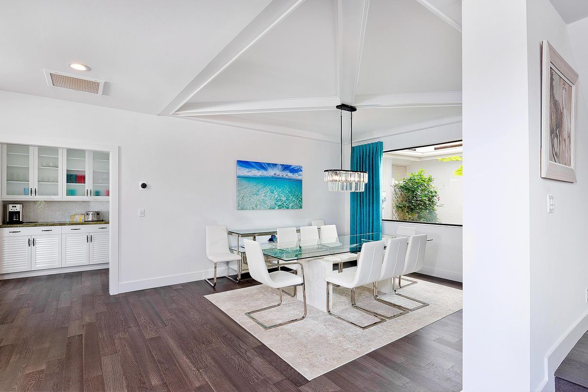 Chandelier, Dining room, Interior, Pendant Lights, Recessed Lighting, Wood Texture Flooring