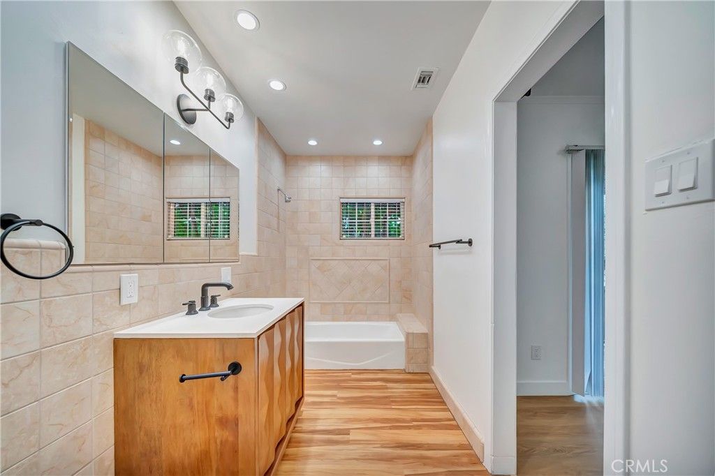 Bathroom, Interior, Recessed Lighting, Wood Texture Flooring