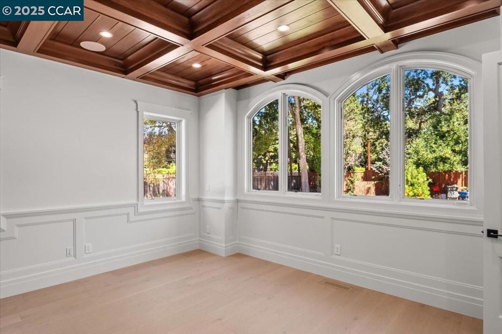 Empty room, Interior, Recessed Lighting, Wooden Beams, Wooden Ceilings, Wood Texture Flooring