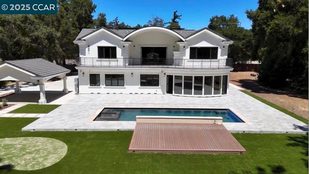 Exterior, Facade, Pool, Mediterranean