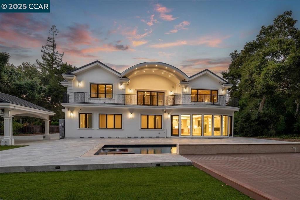 Backyard, Exterior, Facade, Modern
