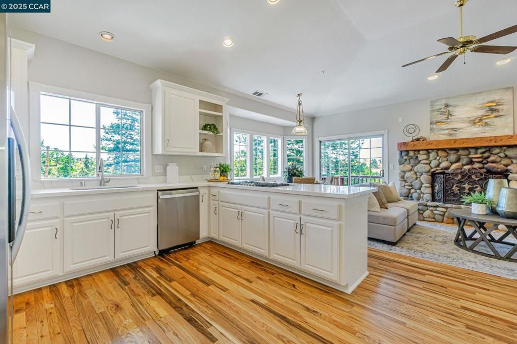 Fireplace, Interior, Kitchen, Pendant Lights, Recessed Lighting, Wood Texture Flooring