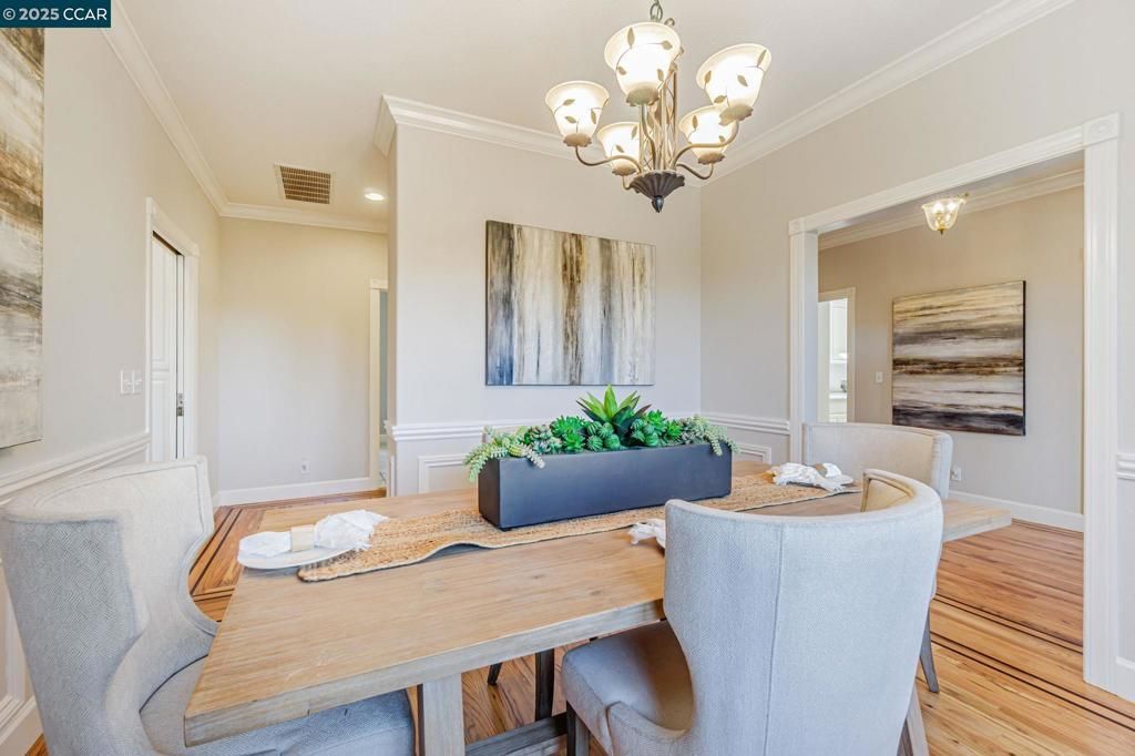 Chandelier, Dining room, Interior, Recessed Lighting, Wood Texture Flooring