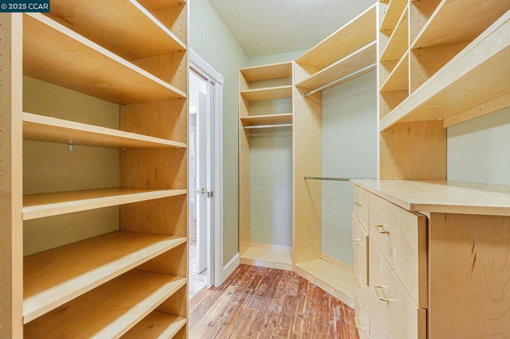 Interior, Walk-in Closets, Wood Texture Flooring