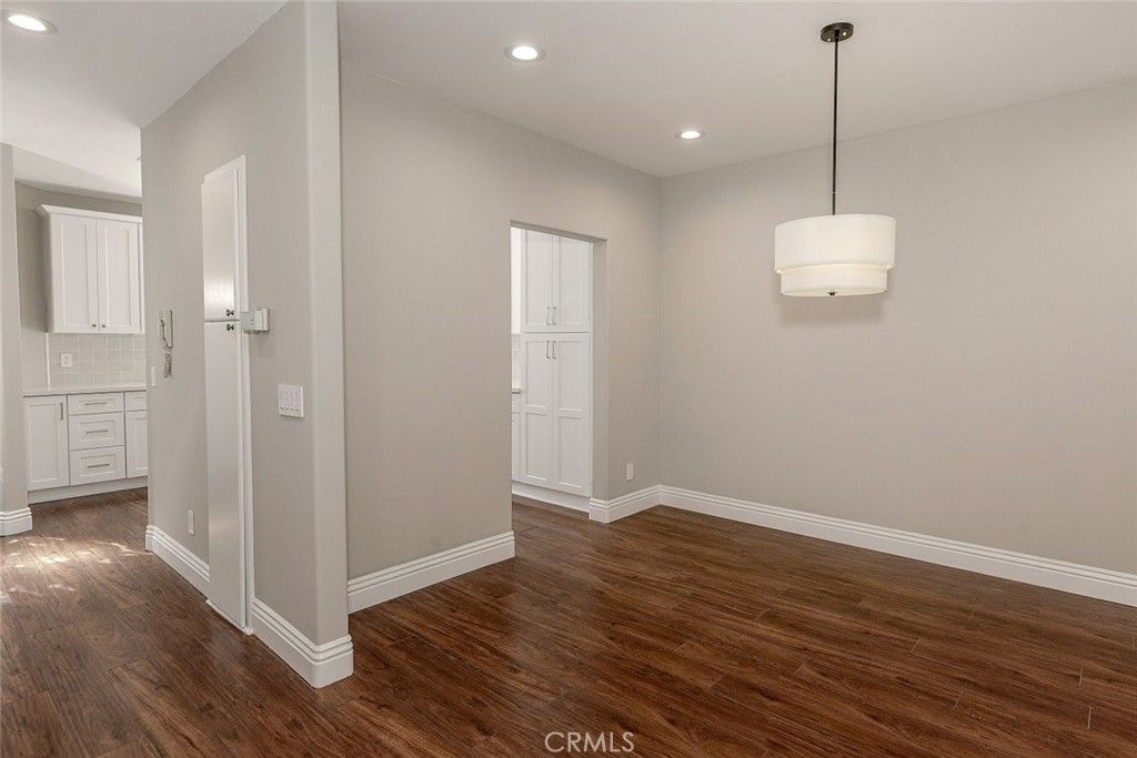 Empty room, Interior, Pendant Lights, Recessed Lighting, Wood Texture Flooring