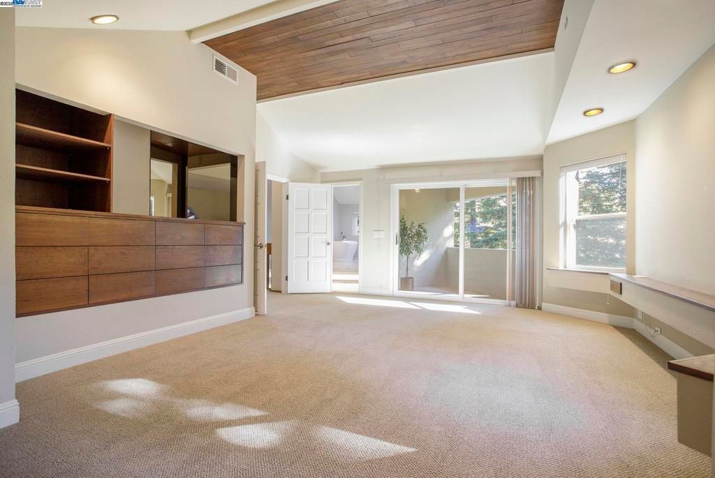 Empty room, Interior, Recessed Lighting, Wooden Ceilings