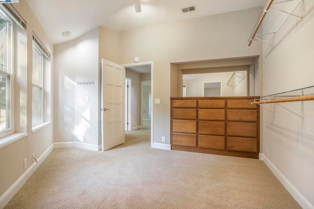 Empty room, Interior, Walk-in Closets