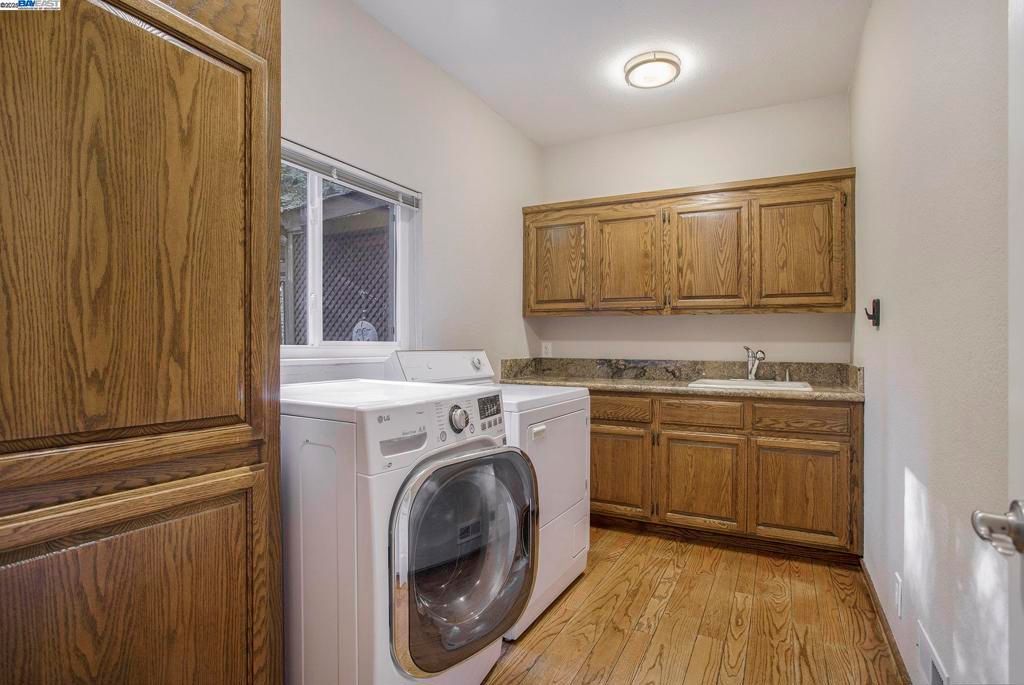 Interior, Washer, Wood Texture Flooring