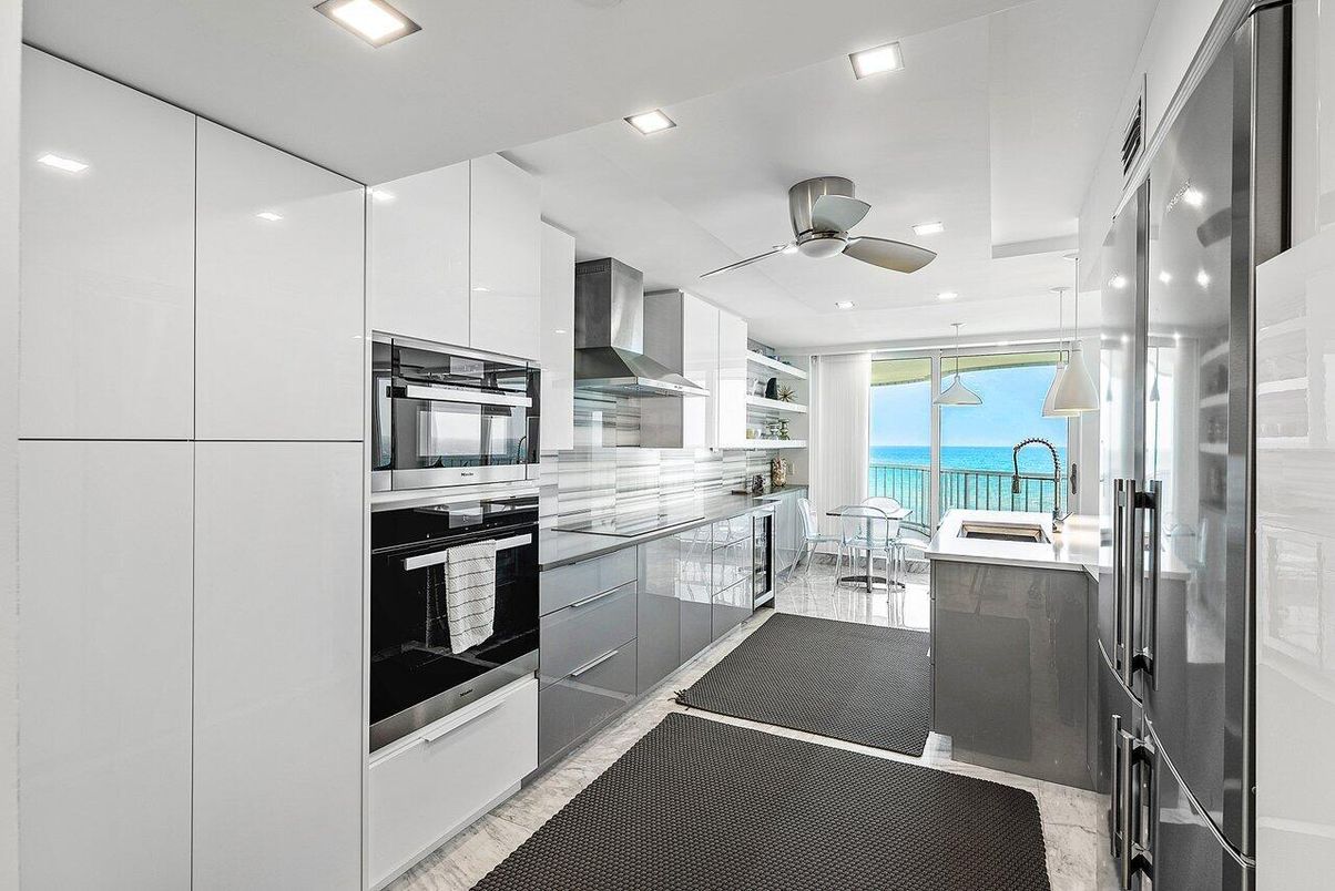 Dining room, Interior, Kitchen, Recessed Lighting, Stainless Steel Appliances, Water