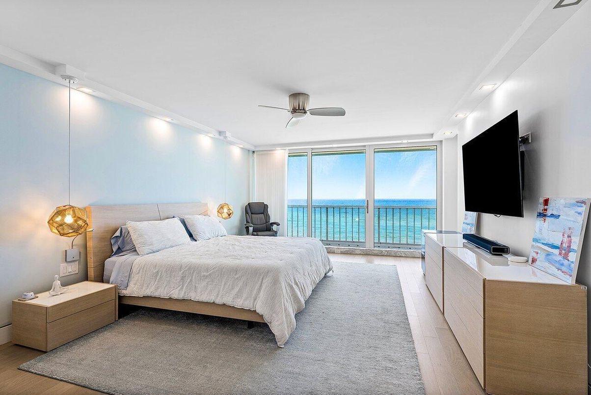 Bedroom, Interior, Pendant Lights, Water, Wood Texture Flooring