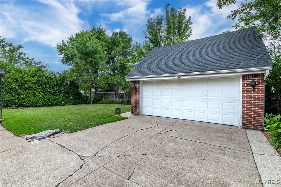 Detached Garage, Exterior