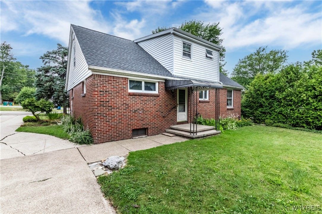 Exterior, Facade, Brick Facade, Cape Cod