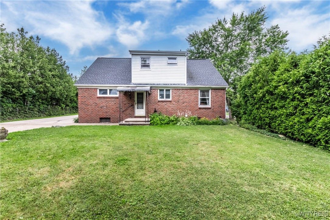 Backyard, Exterior, Facade, Brick Facade, Cape Cod