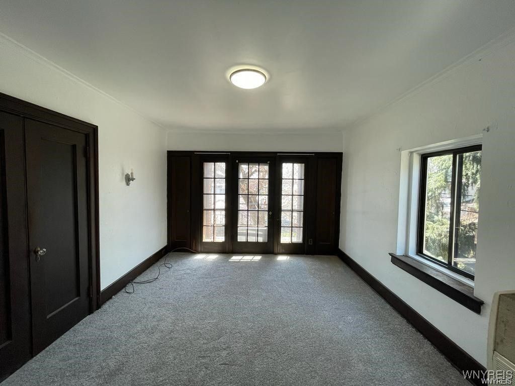 Empty room, Interior