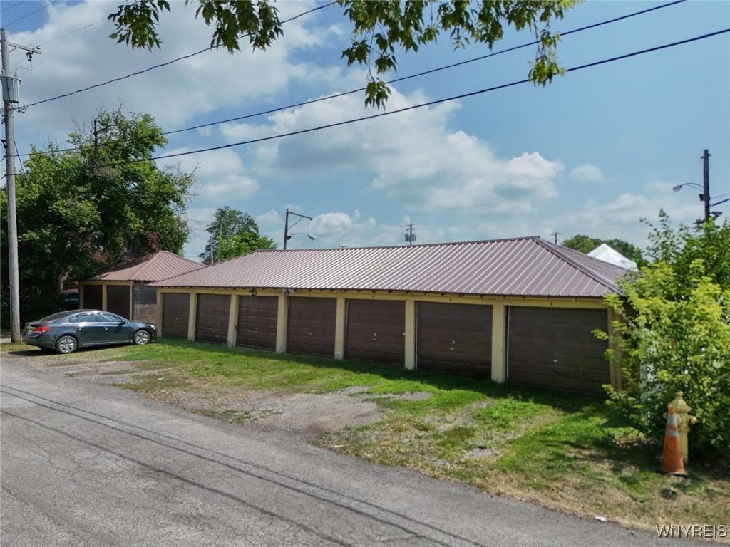 Detached Garage, Exterior