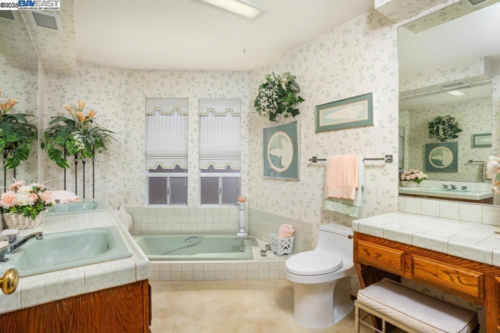 Bathroom, Interior, Tile Countertops