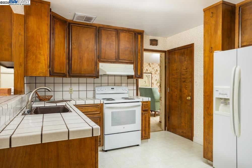 Interior, Kitchen, Tile Countertops