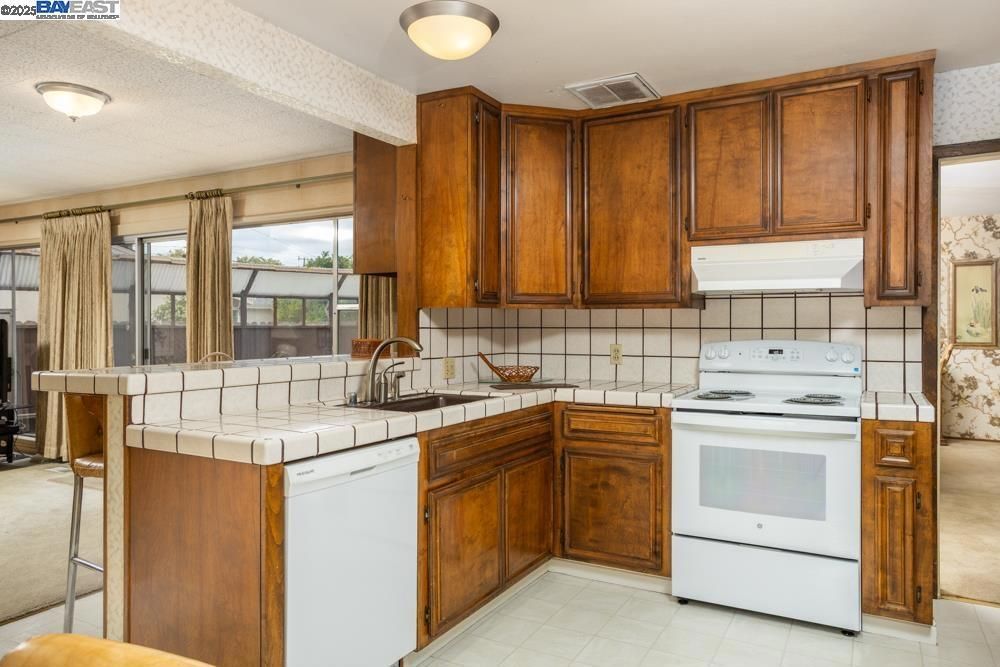 Interior, Kitchen, Tile Countertops