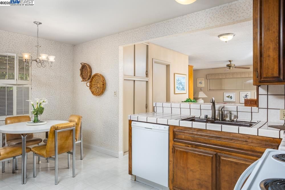 Chandelier, Dining room, Interior, Kitchen, Tile Countertops