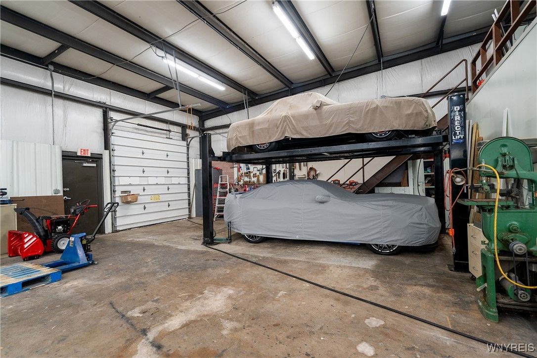 Garage, Interior
