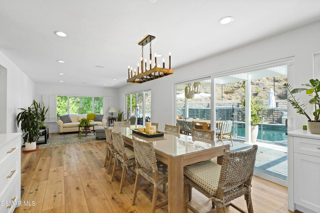 Dining room, Interior, Living room, Pendant Lights, Recessed Lighting, Water, Wood Texture Flooring