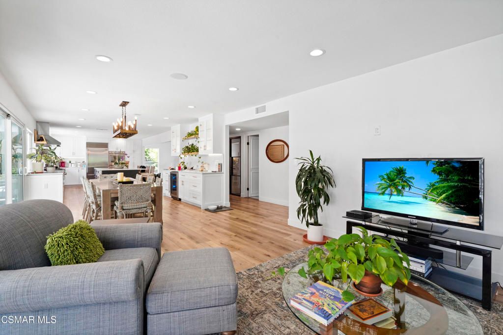Chandelier, Dining room, Interior, Kitchen, Living room, Pendant Lights, Recessed Lighting, Stainless Steel Appliances, Wood Texture Flooring