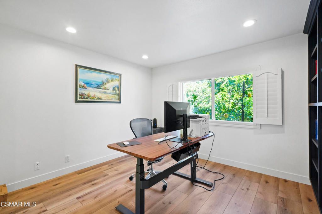 Home Office, Interior, Recessed Lighting, Wood Texture Flooring