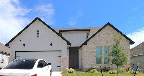 Attached, Exterior, Facade, Brick Facade, Farmhouse