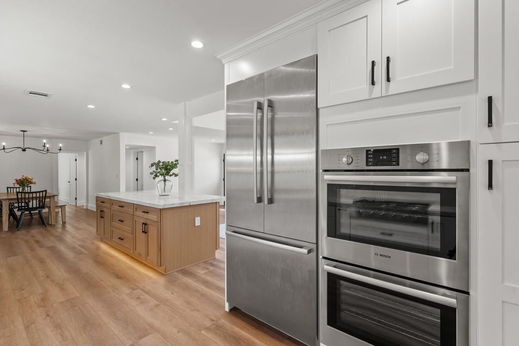 Dining room, Interior, Kitchen, Pendant Lights, Recessed Lighting, Stainless Steel Appliances, Wood Texture Flooring
