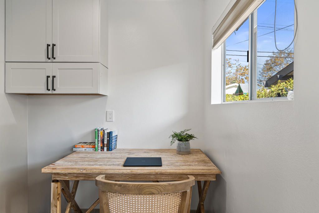 Home Office, Interior