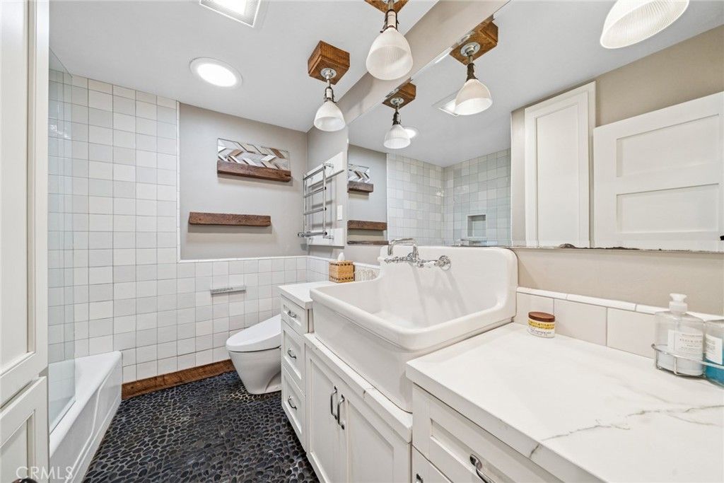 Bathroom, Interior, Recessed Lighting