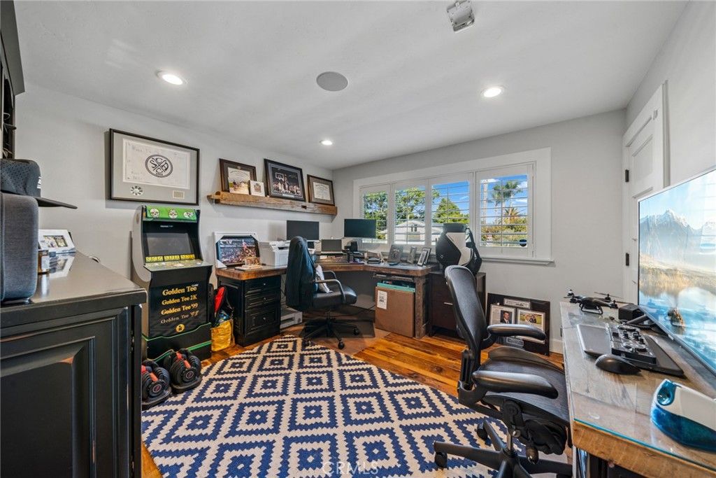 Home Office, Interior, Recessed Lighting, Wood Texture Flooring