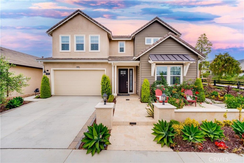 Attached, Exterior, Facade, American Craftsman