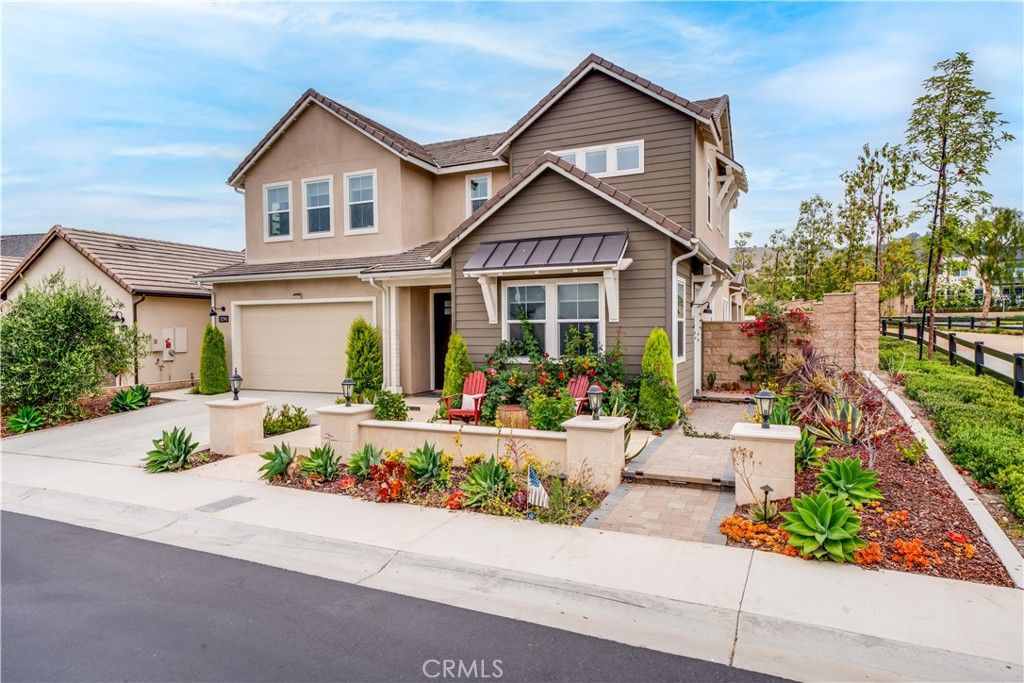 Attached, Exterior, Facade, American Craftsman