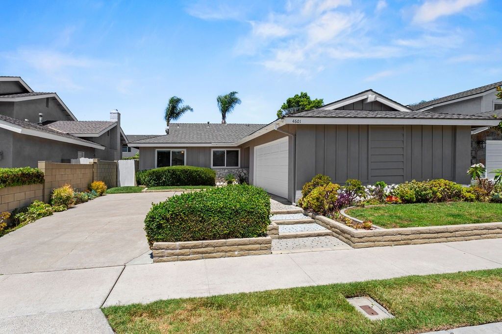 Attached, Exterior, Facade, Ranch