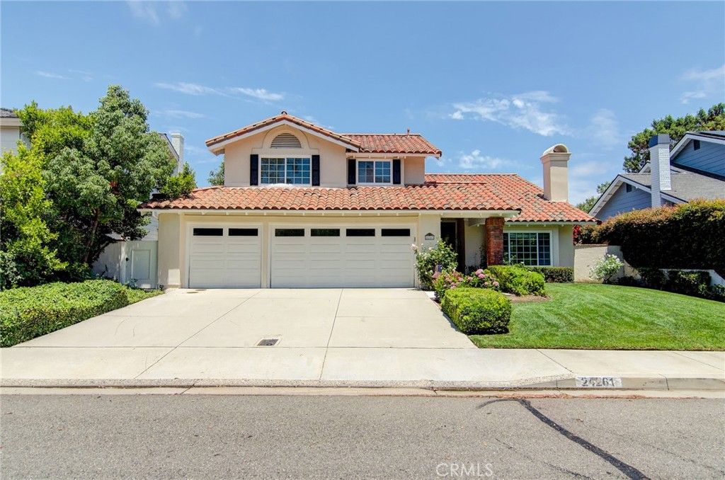 Attached, Exterior, Facade, Mediterranean