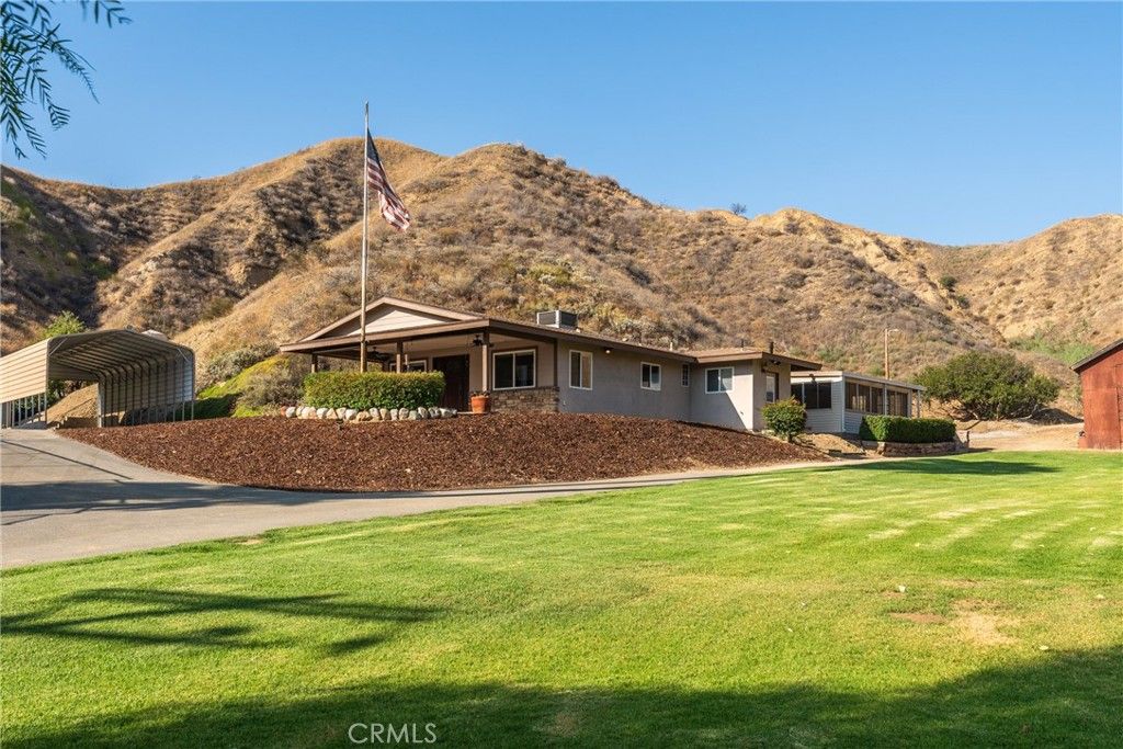 Backyard, Exterior, Facade, Ranch