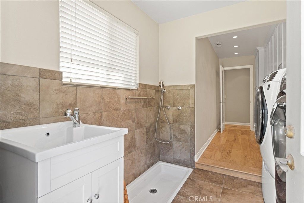 Bathroom, Interior, Recessed Lighting, Wood Texture Flooring