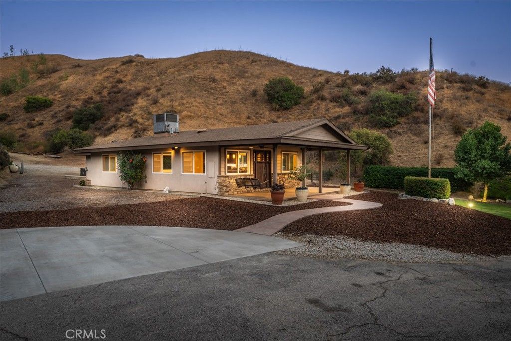 Backyard, Exterior, Facade, Ranch