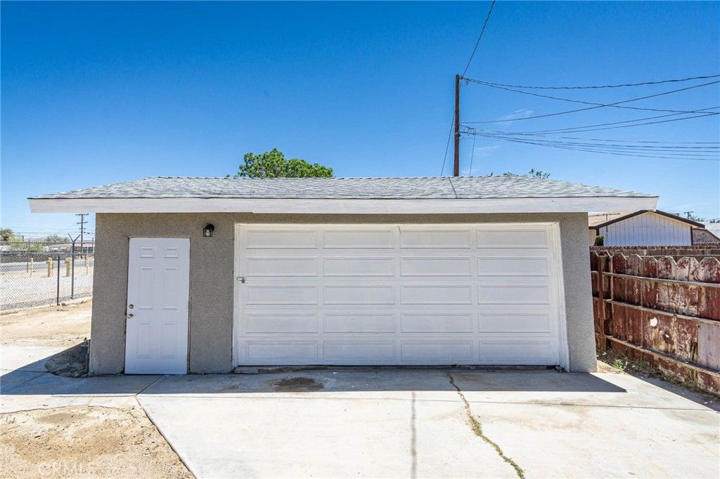 Detached Garage, Exterior