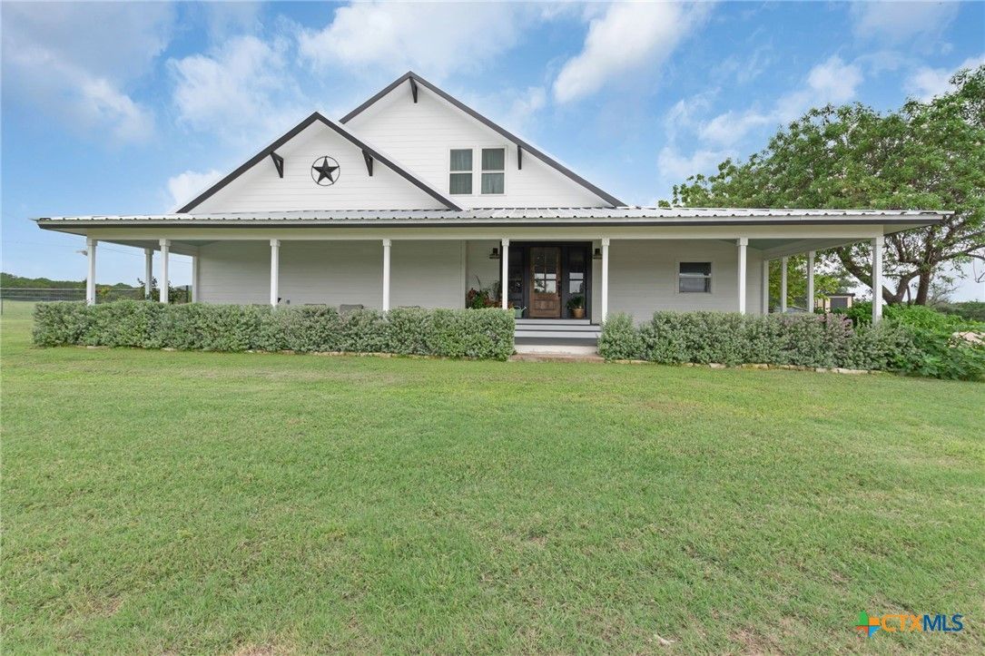 Backyard, Exterior, Facade, Farmhouse