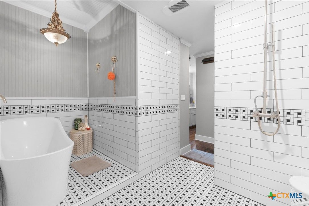 Bathroom, Free Standing Baths, Interior, Pendant Lights, Wood Texture Flooring