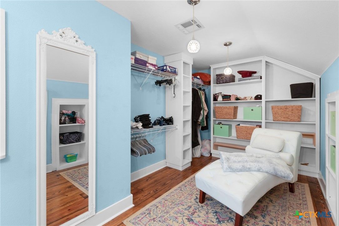 Interior, Pendant Lights, Walk-in Closets, Wood Texture Flooring