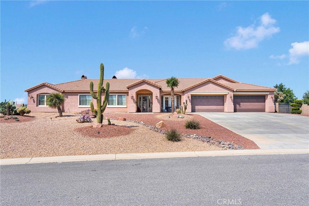 Attached, Exterior, Facade, Ranch