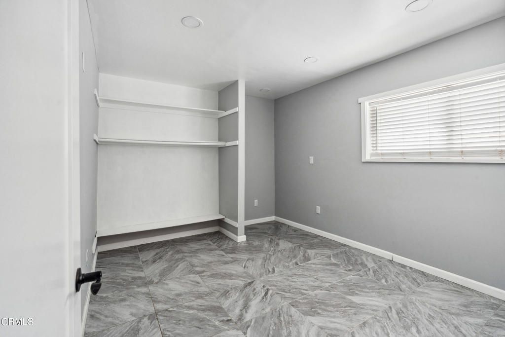 Empty room, Interior, Marble, Recessed Lighting, Walk-in Closets