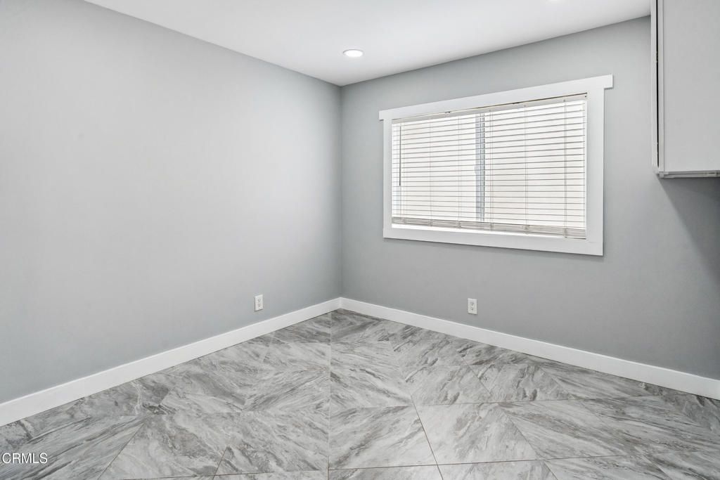 Empty room, Interior, Marble, Recessed Lighting