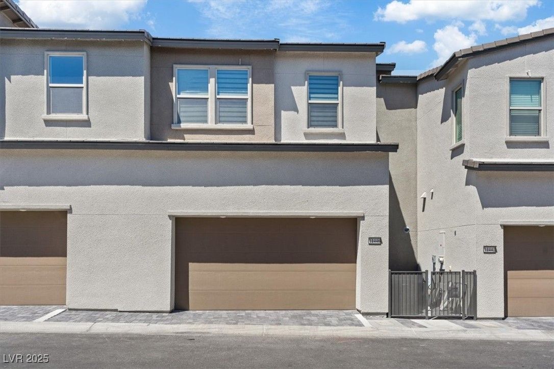 Attached, Exterior, Facade, Rowhouse