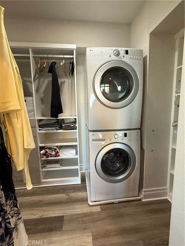 Interior, Utility Closets, Washer, Wood Texture Flooring
